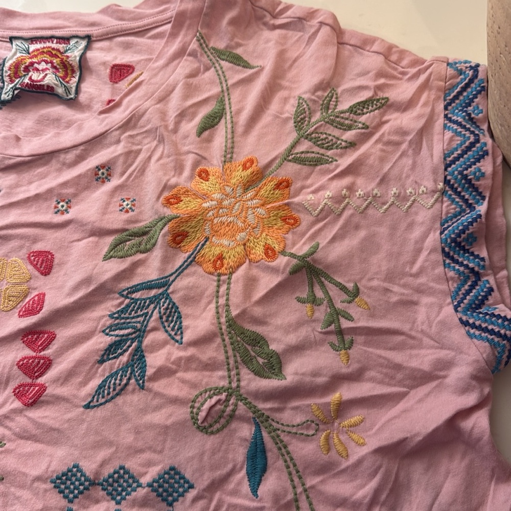 Like new! Johnny Was Katie Relaxed Drape 100 % Cotton raw hem Tee J13524 -2 - Picture 7 of 17